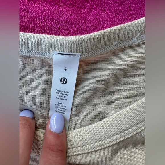 Size 4 Lululemon Crescent top - Picture 2 of 2